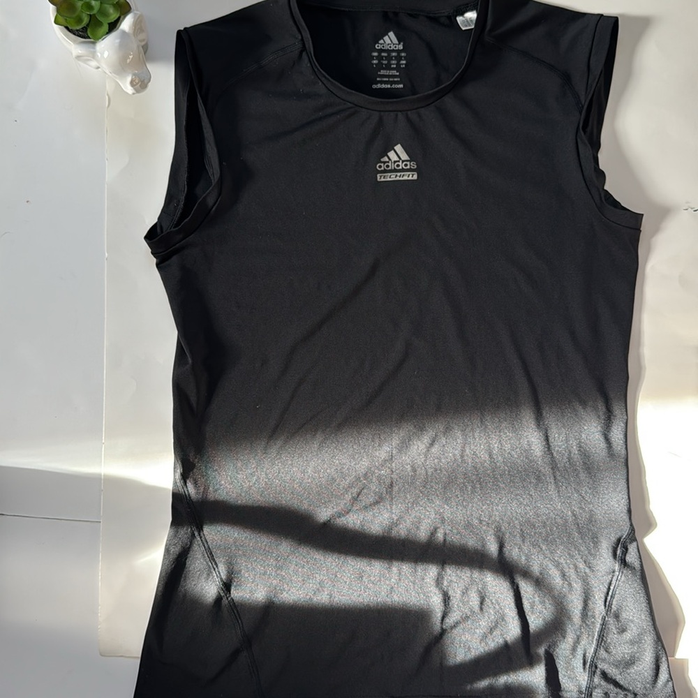 Adidas techfit , climalite athletic top size L . Excellent Condition.